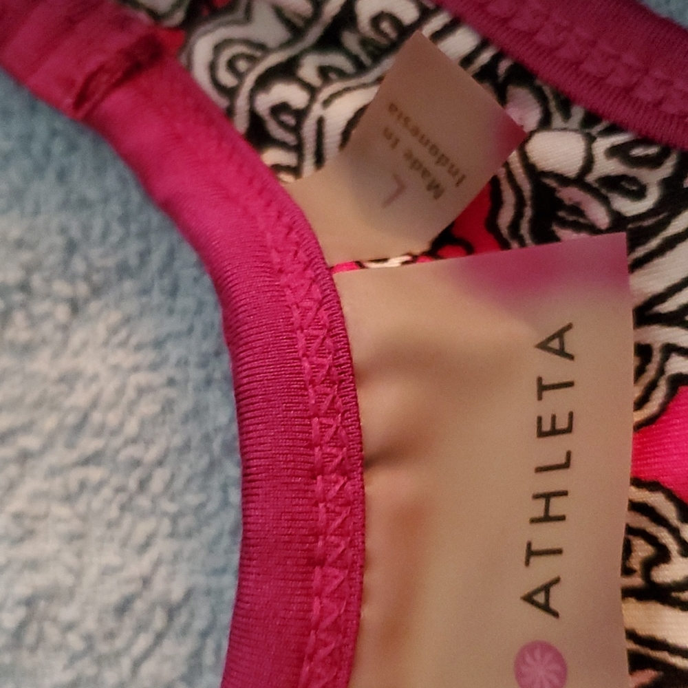 Workout top - Picture 2 of 4